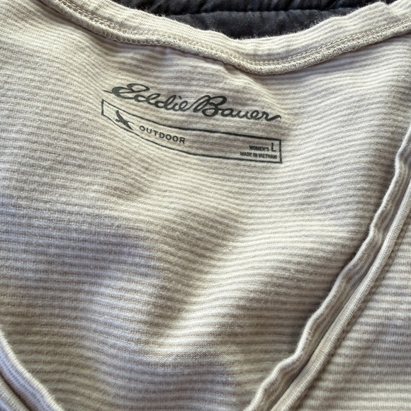 Eddie Bauer women’s set of 4 large shirts - Picture 2 of 15